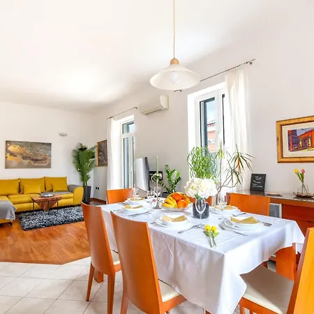White House Luxury - Center, Near & Parking *