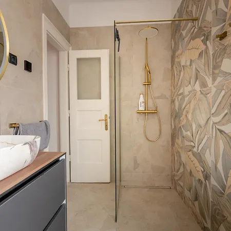 White House Luxury דירה