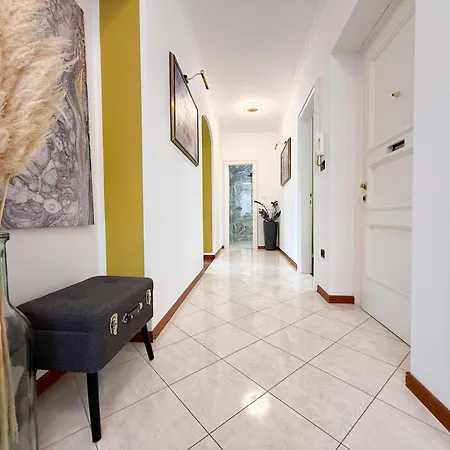 White House Luxury - Center, Near & Parking *