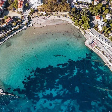 White House Luxury *