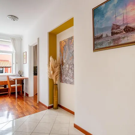 White House Luxury Apartman