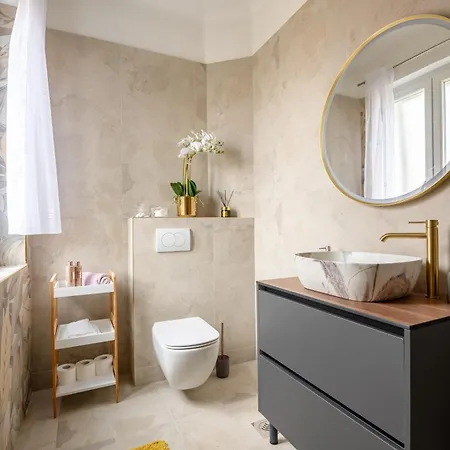 White House Luxury Split