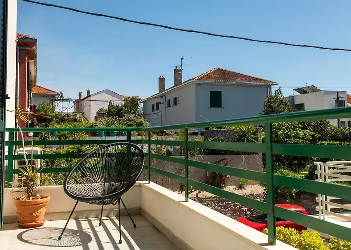 White House Luxury - Center, Near & Parking