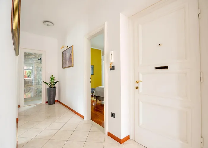 White House Luxury - Center, Near & Parking *