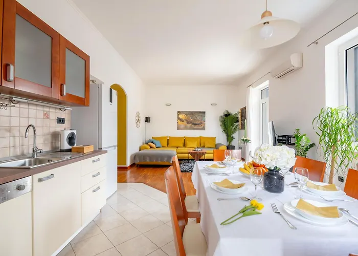 White House Luxury - Center, Near & Parking *