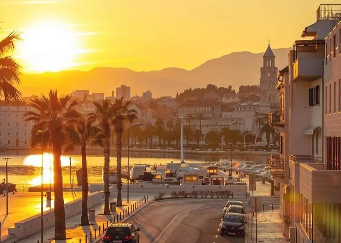 White House Luxury Apartment Split